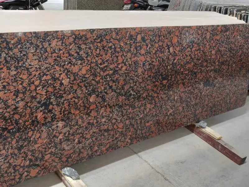 Rossa Pearl granite slab: red-brown grain